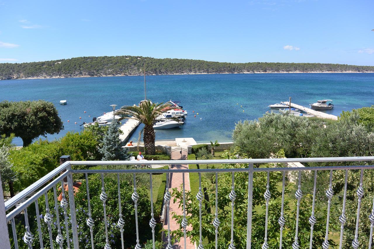 Apartments Nautica Barbat na Rabu Exterior photo