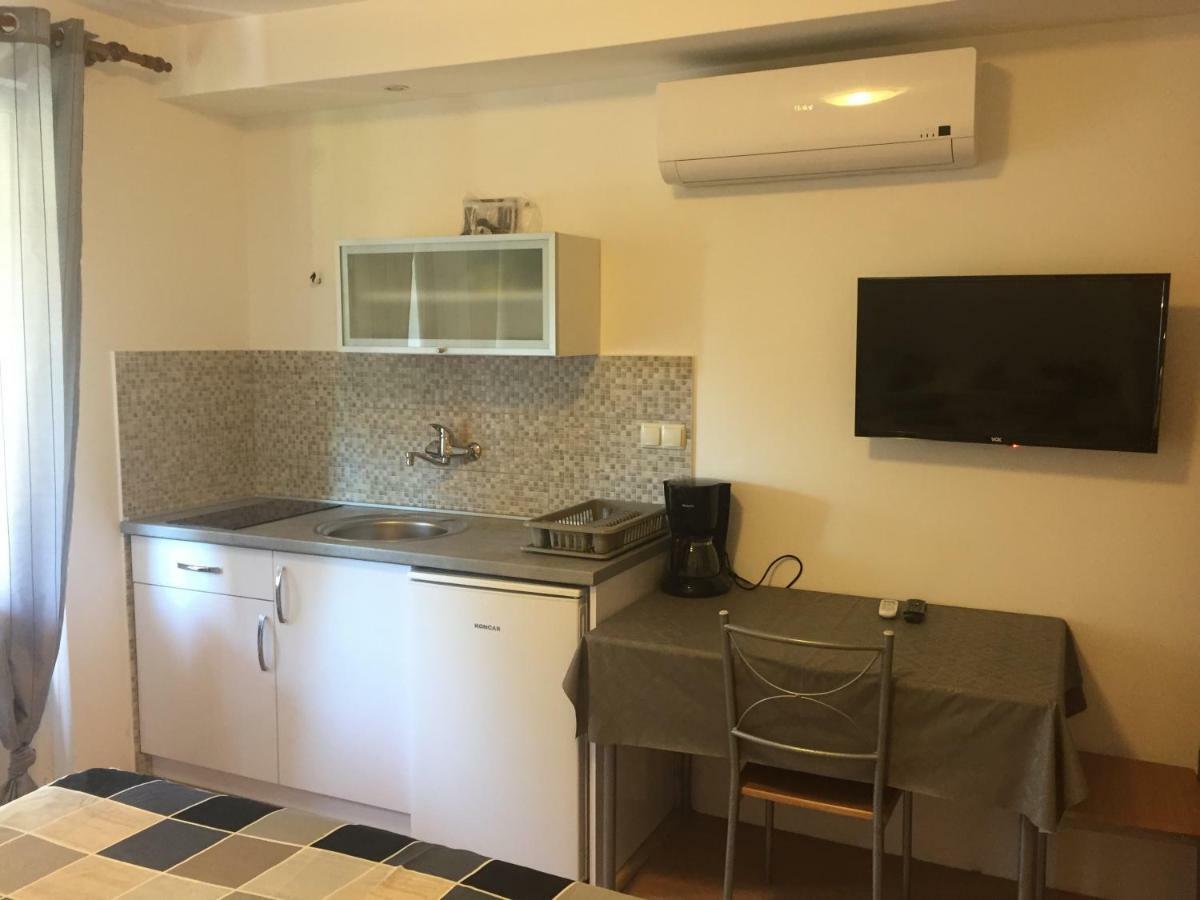 Apartments Nautica Barbat na Rabu Exterior photo